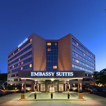 Embassy Suites Тайсонс Экстерьер фото