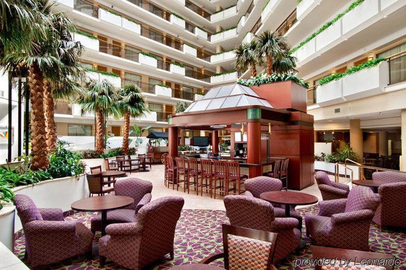 Embassy Suites Тайсонс Интерьер фото